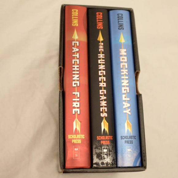 Get Your Hands on The Hunger Games Trilogy Hardcover Collection - Best Deal! - Picture 2 of 2